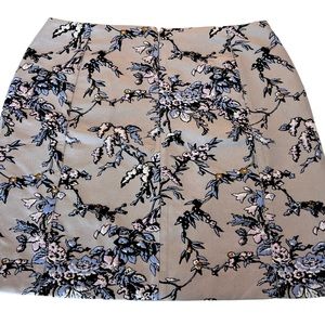 Never worn Loft skirt in brand new condition